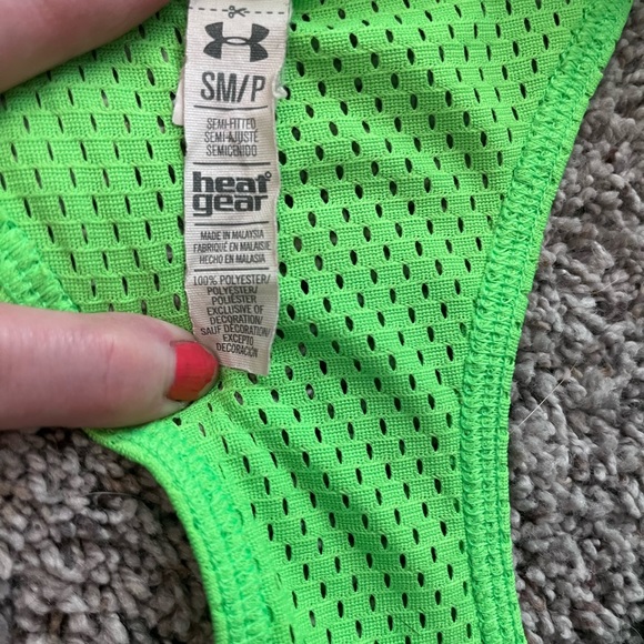 2 Under Armour tank tops, semi-fitted, Heat Gear. - Picture 4 of 7